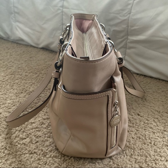 ✨Gifted ✨Authentic Coach✨ Champagne Leather Tote - Picture 9 of 13